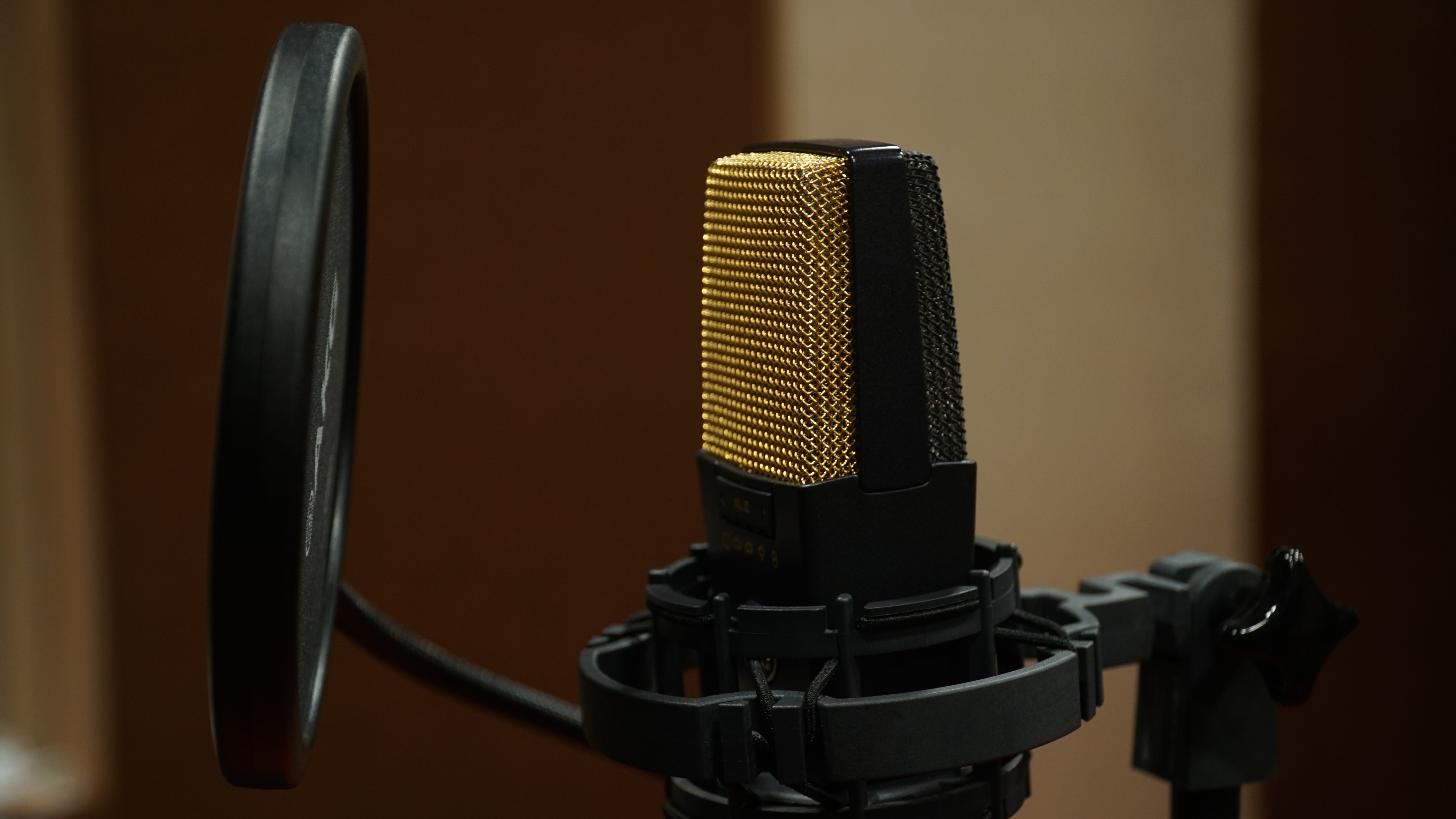1583149604AKG C414.jpg